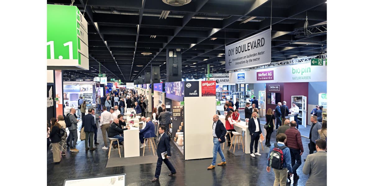 Gefüllte Gänge des DIY-Boulevards auf der Internationalen Eisenwarenmesse in Köln
